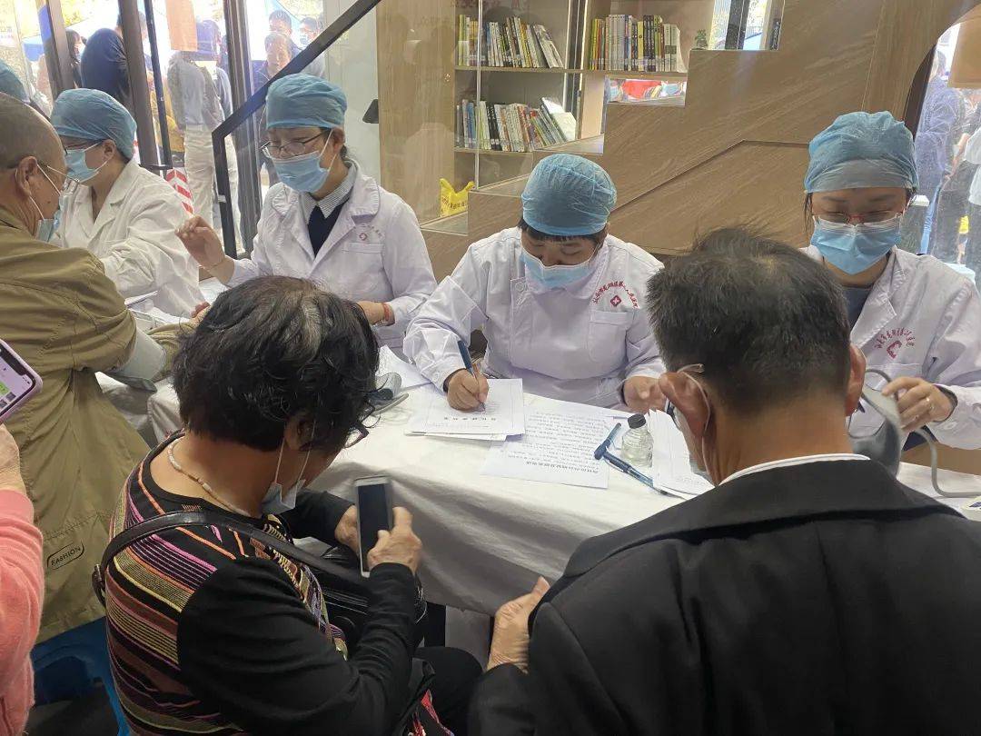 地坛医院代挂专家号服务夜间就医全程陪伴，安心更有保障的简单介绍