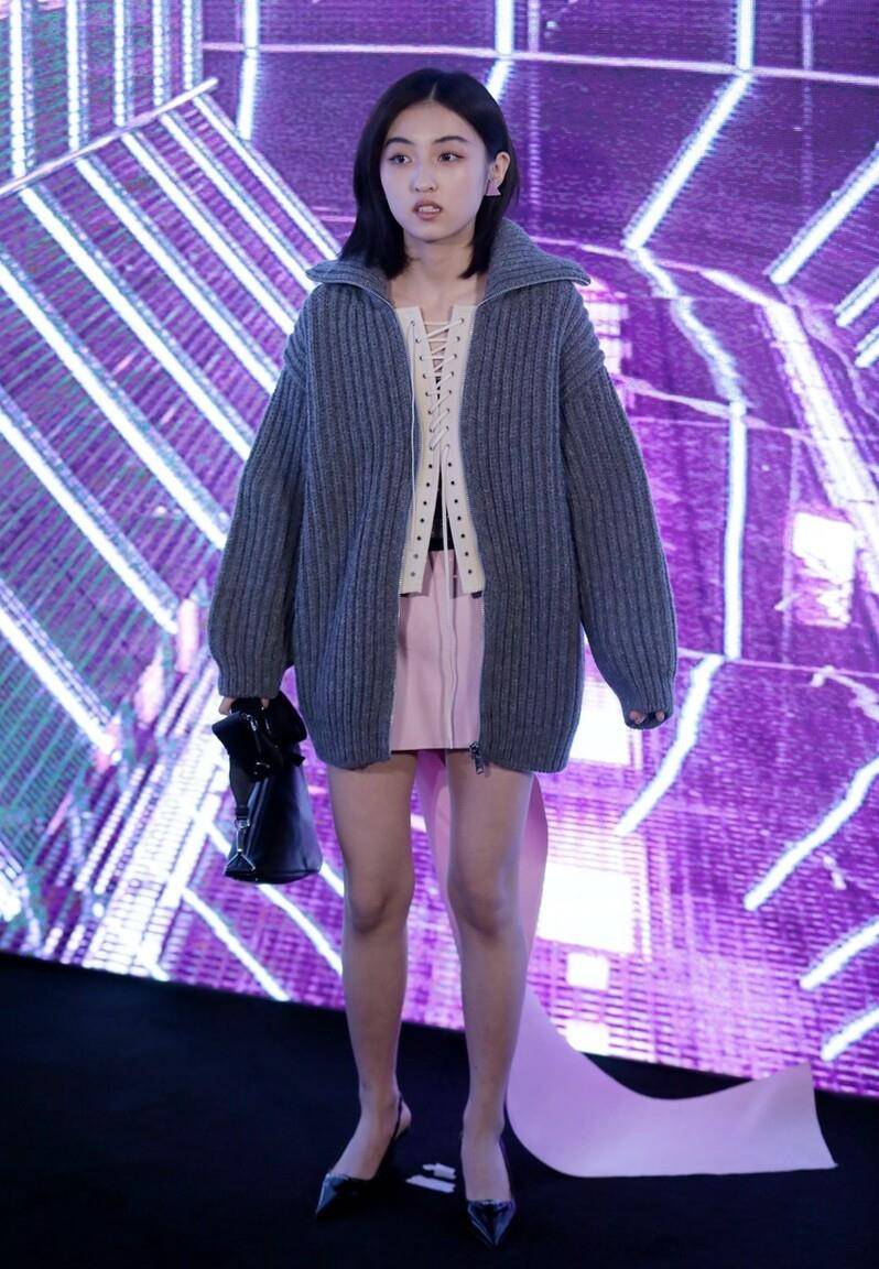 程潇膝盖发黑、肌肉发达，女星来不及修图的腿，暴露了腿精的人间真实