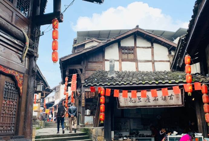 重庆有一百年古镇 川渝碉楼最为有名 体现了古人们的智慧 古建筑 历史 游客