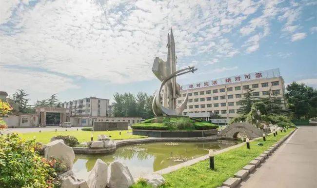 空军通信士官学校(辽宁大连),辖基础部,导航,无线电,有线电3个系和10