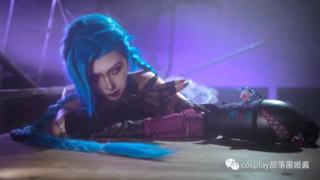 cos英雄联盟手游金克丝定制款菌烨