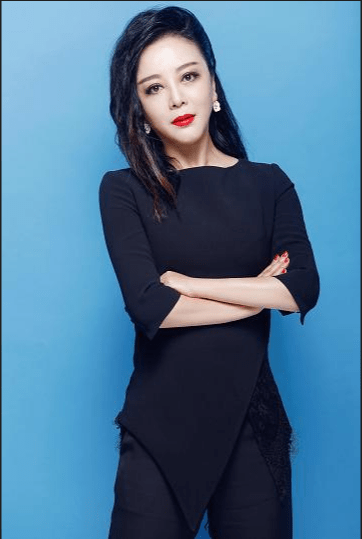 原创孙二娘梁丽10岁丧父29岁被通缉与丈夫离婚时仅剩冰箱