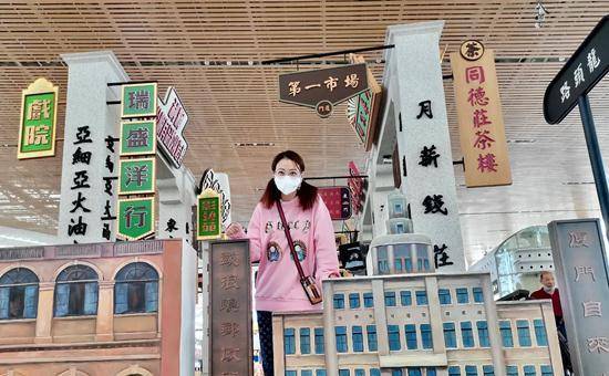 毛衣 55岁周海媚真过分,年过半百穿樱花粉毛衣比95后还嫩,我爱了