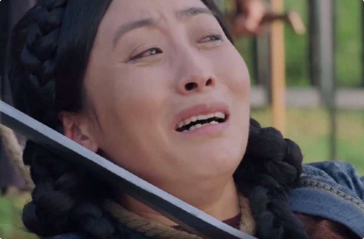 这段剧情里,吴磊演绎的阿诗勒隼在目睹母亲靠近刀口时情绪瞬间崩溃,连