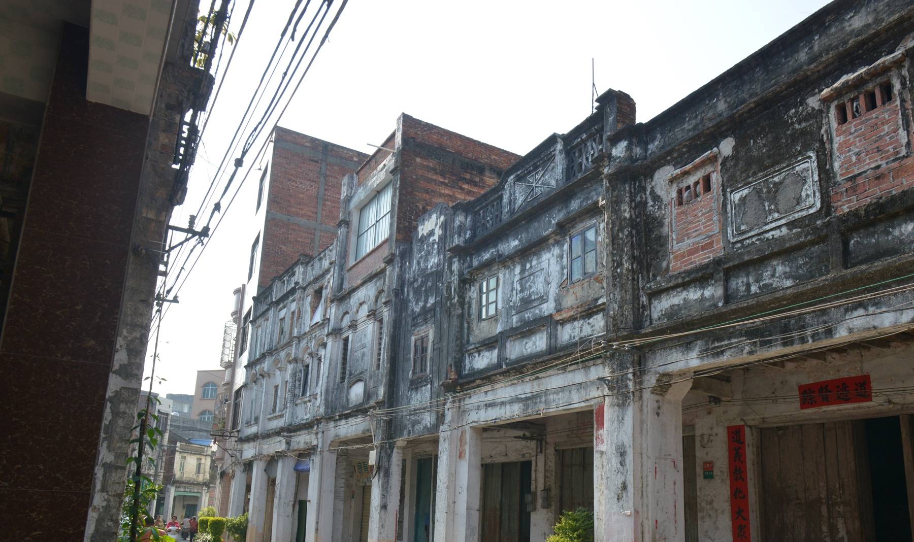安铺骑楼是东南亚风格,大多数建于清末民初,已有百年历史.
