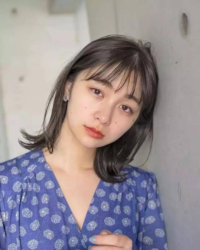 女孩子脸上有这4个特征的女生不要剪“短发”，否则太显老，信我的没错