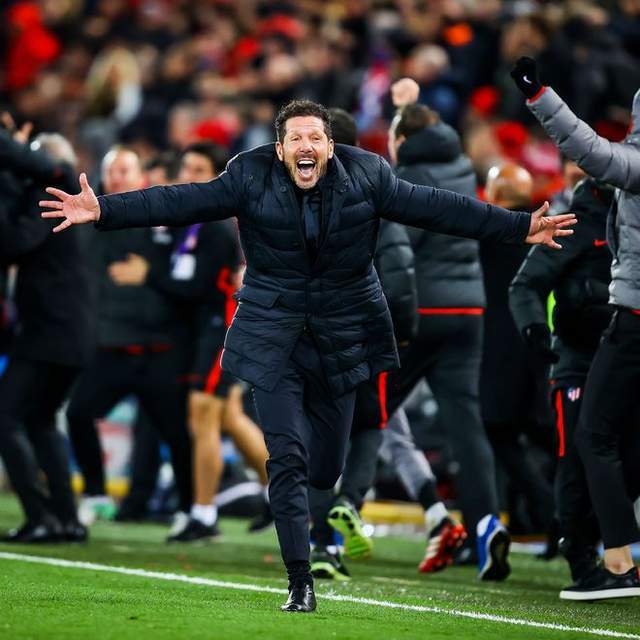 西蒙尼这个庆祝动作过份吗?赛后遭曼联球迷狂砸!