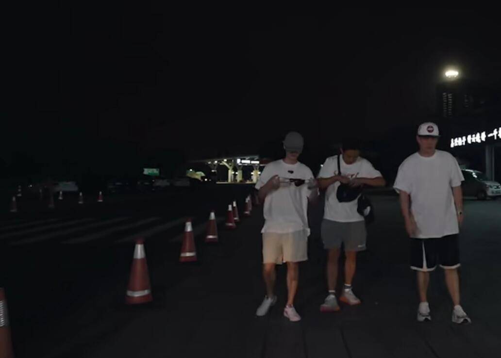 因为|两次爆梗的提议都被拒，到底是刘昊然太过分还是邓超陈赫太保守？？？