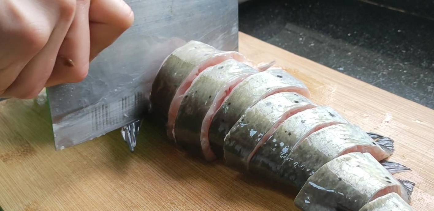 原创做生焗鱼煲广东人真有一套一腌一焗就开吃简单好吃营养丰富