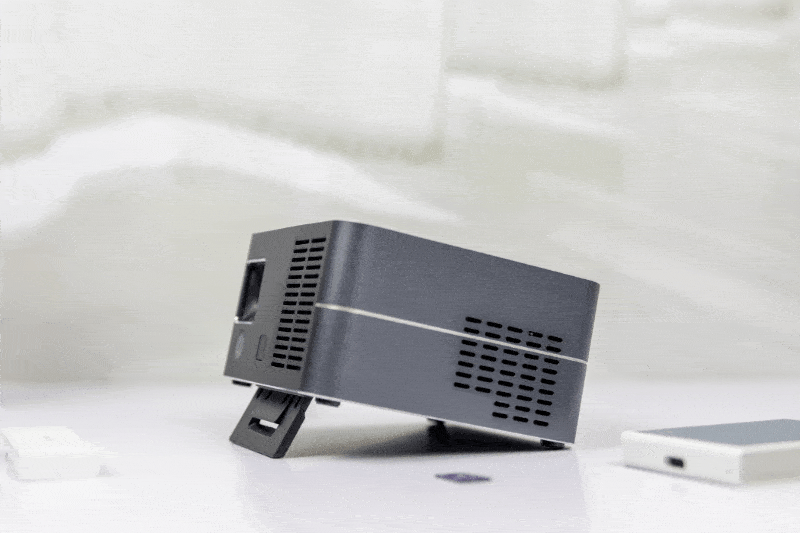 智能触控操作，索诺克 P1T便携投影仪，能放进口袋的家庭影院