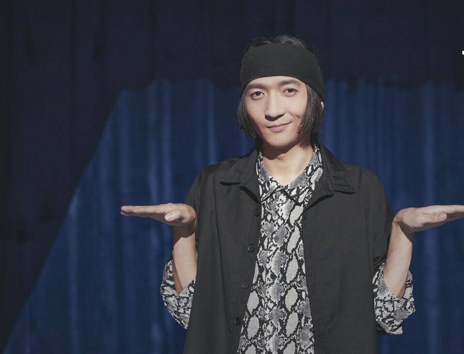 喜剧|《一年一度喜剧大赛》需要搭配热搜一起看,要不然观众会自我怀疑!!