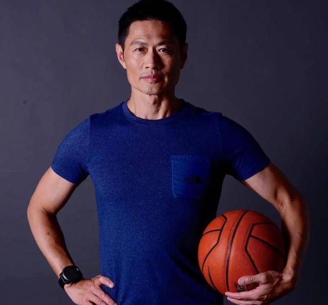 事业大起大落,前tvb一线小生爆发抑郁症,入行33年红角色不红人_黄德斌