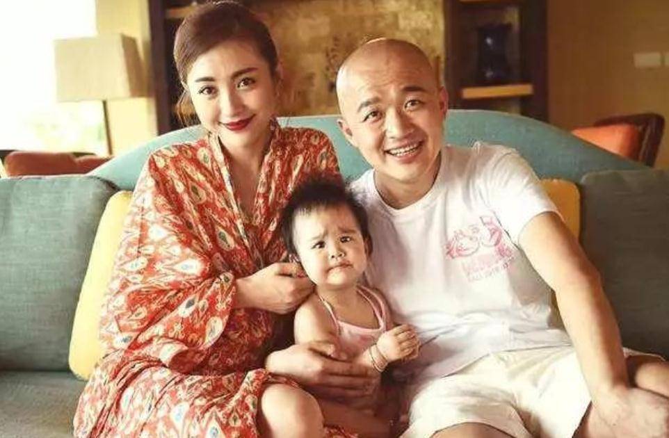 饺子|包贝尔亲自给女儿剪头发，互动太温馨，网友：饺子颜值变化太大