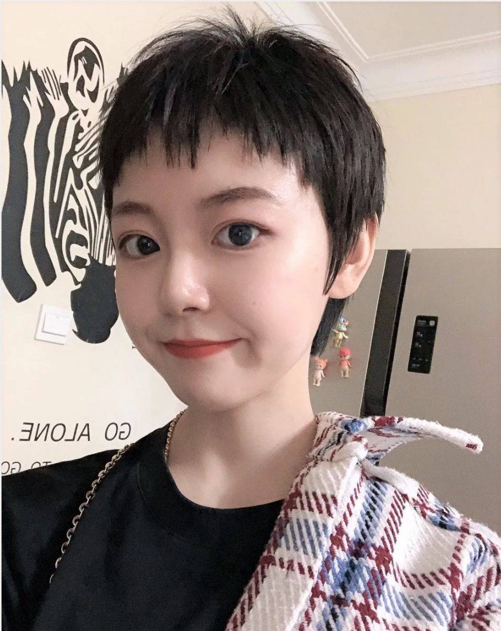 发型头发少个子不高脸盘大，发型就选这3种，保证你满意