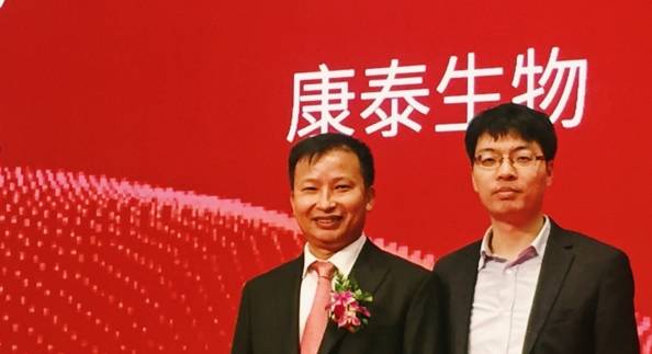 左一 公司上市时的杜伟民重组过后,杜伟民参照公司上市标准,在资本的