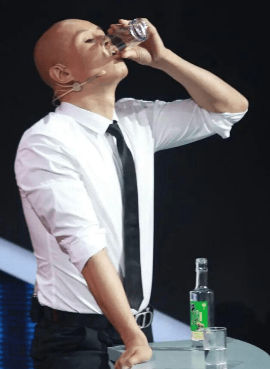 乐嘉|46岁的乐嘉，混成这样该怪谁呢？成于富豪妻子败于自己！