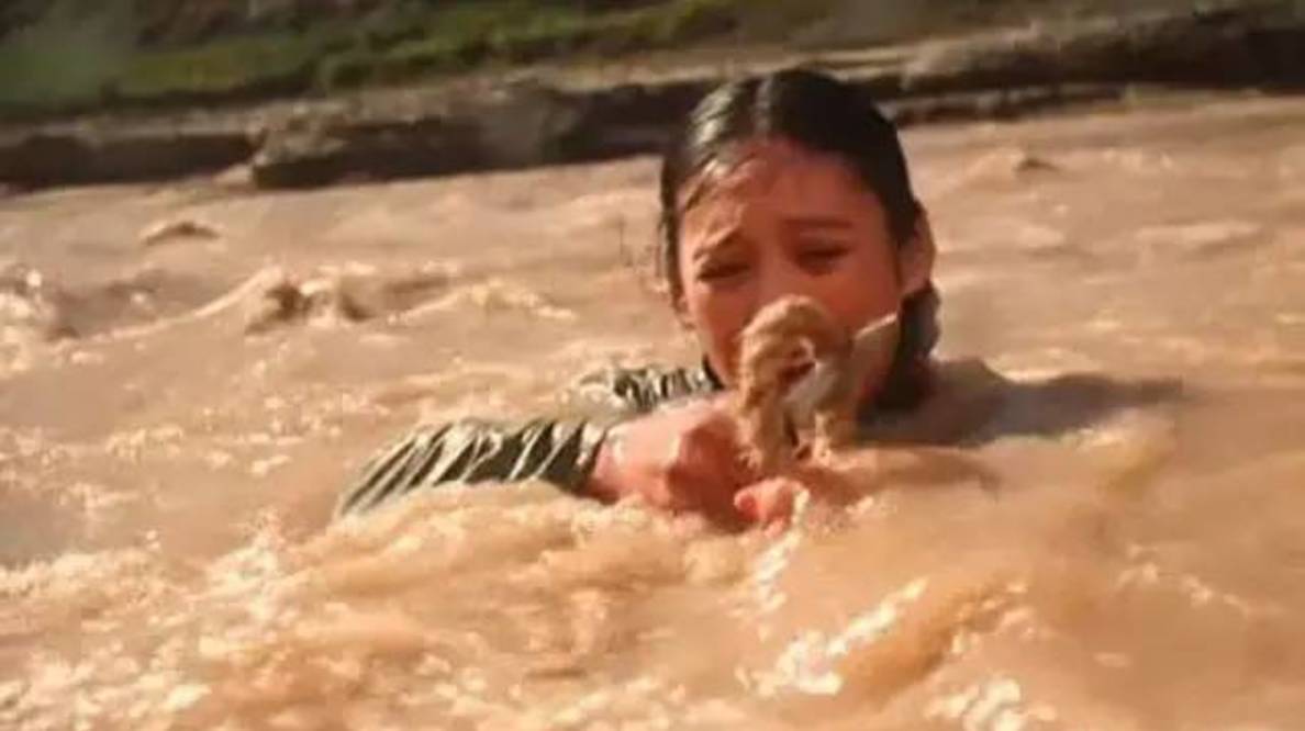 战争与和平|看过爆红的《长津湖》，再和冯小宁“三部曲”一比，差距就出来了？