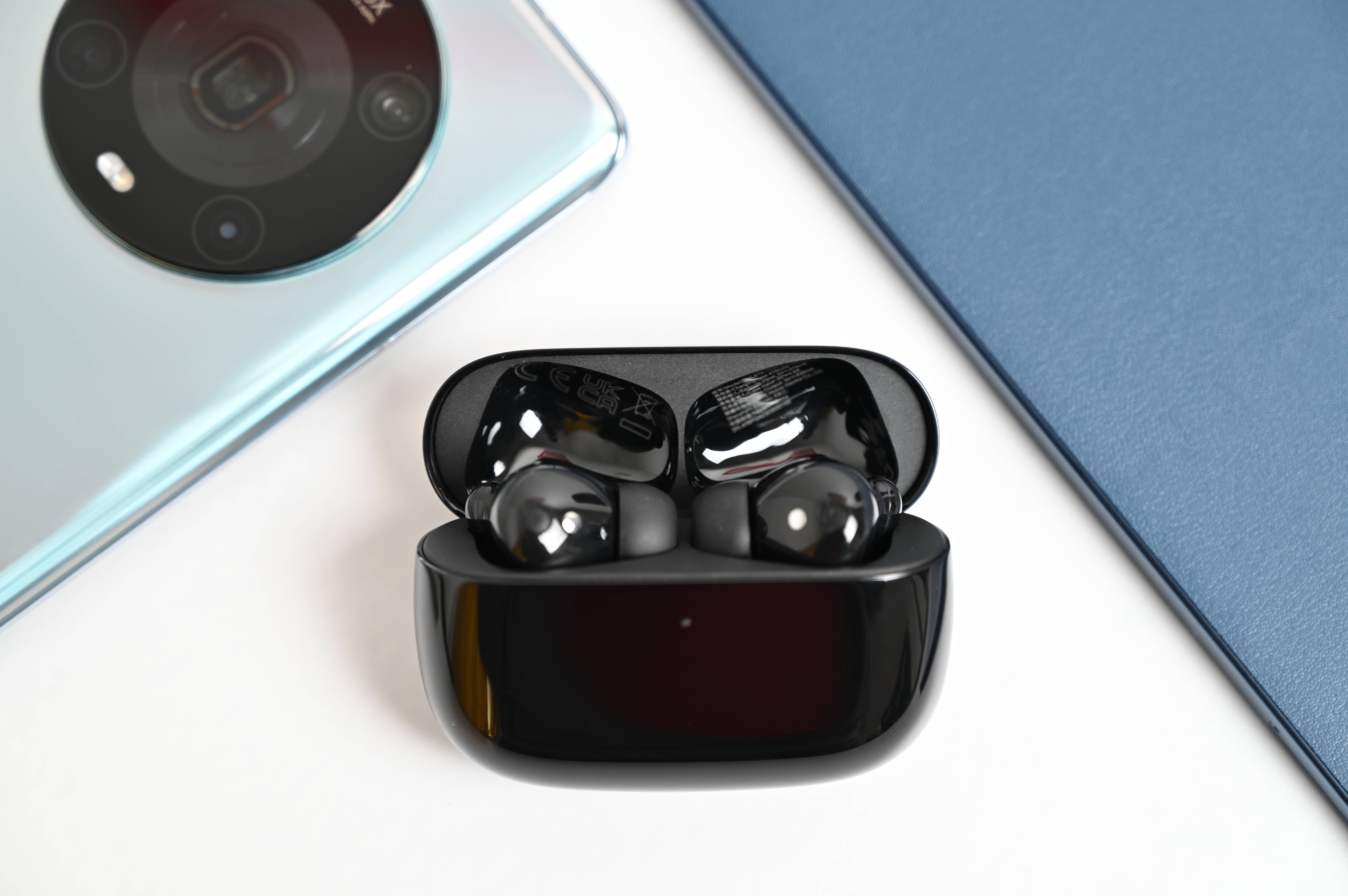 earbuds 3 pro是全球首款采用超大振幅动圈和陶瓷高音单元的双单元tws