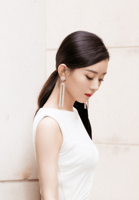 设计 赵丽颖生完孩子后像换了个人？钻石耳坠超美，这是什么神颜值啊