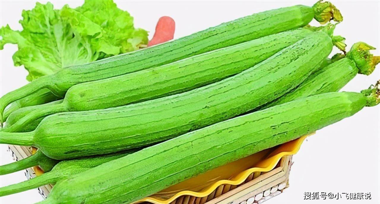 丝瓜丝瓜是秋天常见的家常蔬菜，味道鲜美滑爽，老幼咸宜，营养丰富，且