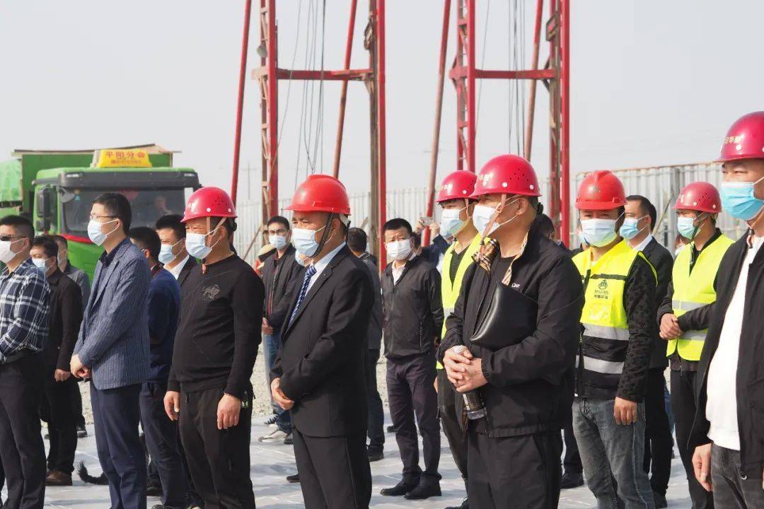 ��亣����:δ������!ƽ�����º�ѧУ����,���ܾ�Ӣ����δ��