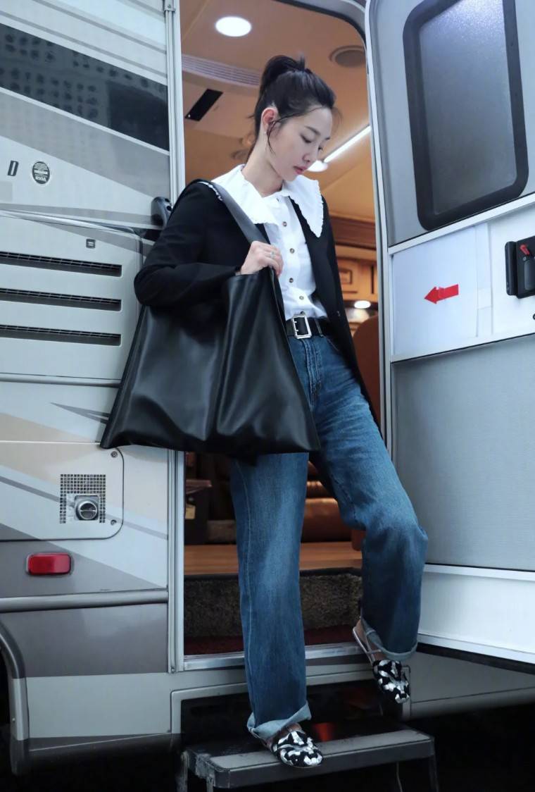 鞋子 白百何摆脱男人竟活成女强人，主要是穿的也好有人格魅力！