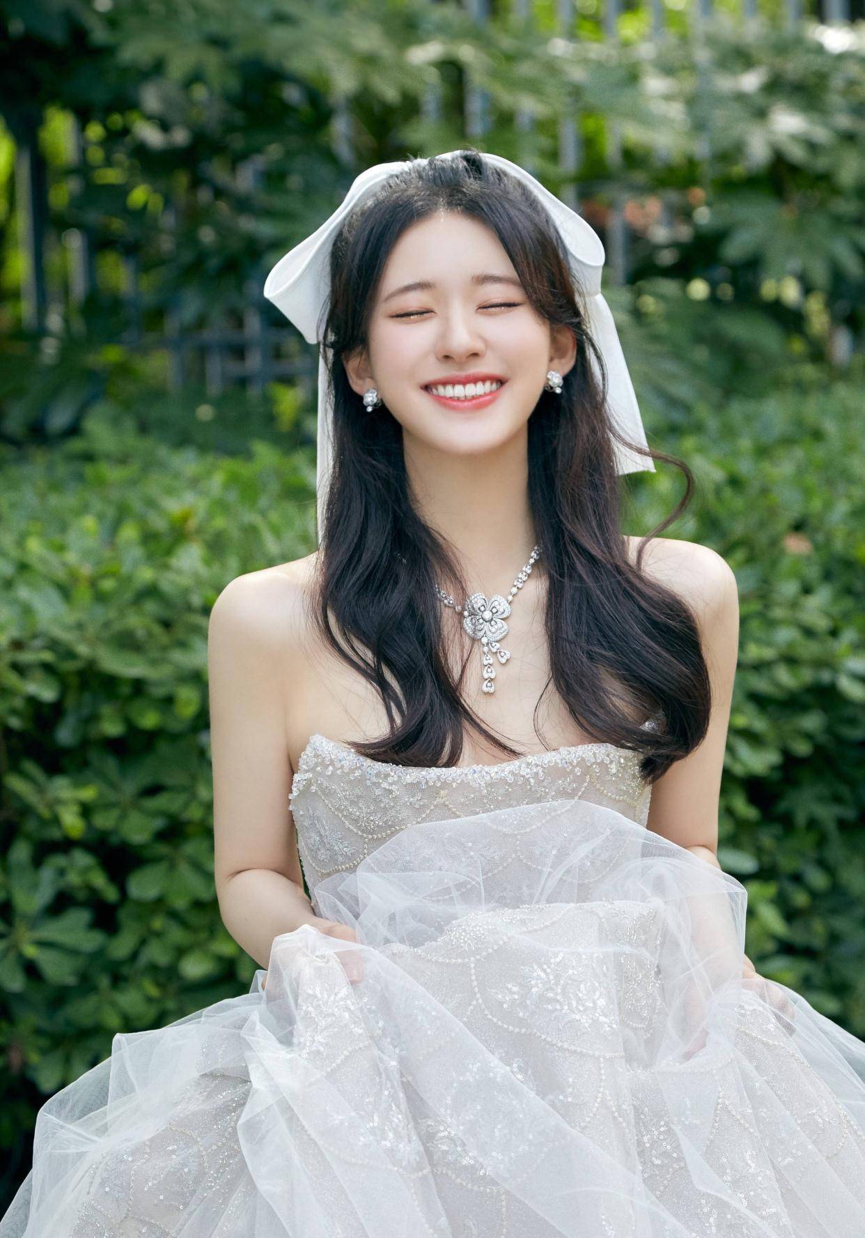 赵露思 赵露思生图与精修无差别,穿白色纱裙又甜又美,实力演绎在逃公主