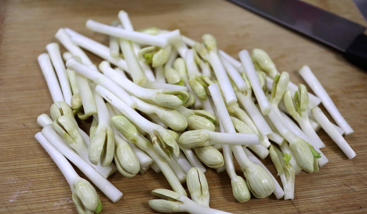 原创素炒花生芽脆嫩爽口营养丰富大雪过后好吃不腻的下饭小菜