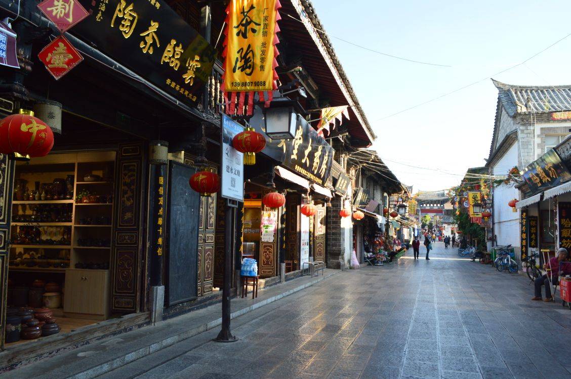 云南一小众而古朴的古城，城里有50多座古建筑，包括2座私人豪宅