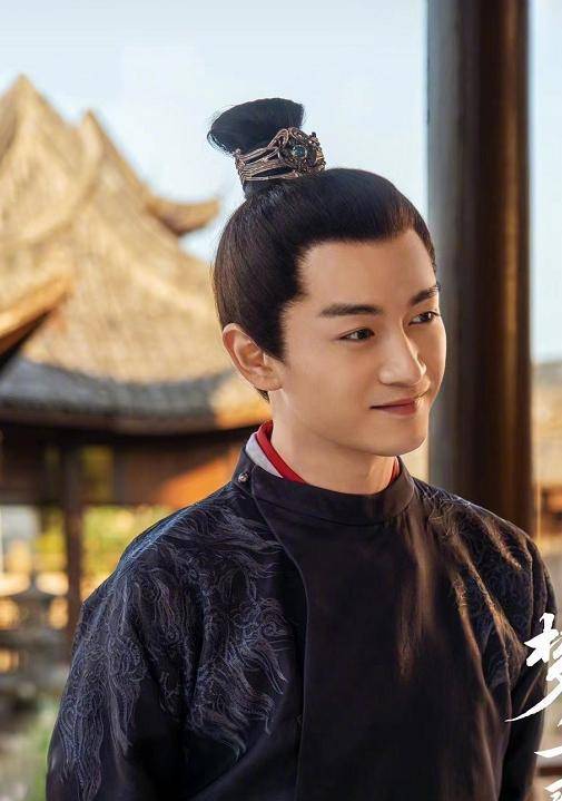 刘亦|柳岩晒《梦华录》杀青照，与刘亦菲林允同框，颜值丝毫不输两人！