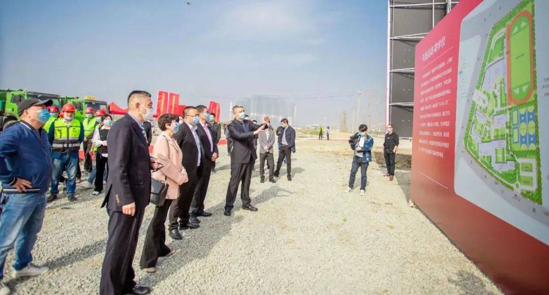 ��亣����:δ������!ƽ�����º�ѧУ����,���ܾ�Ӣ����δ��