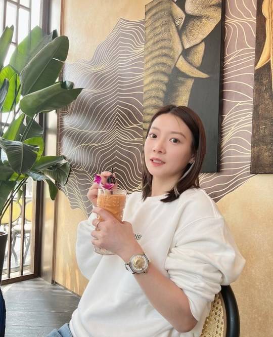 黄雅琼与跨国闺蜜亲密合影展现大将之风?_沙西丽_比赛_决赛