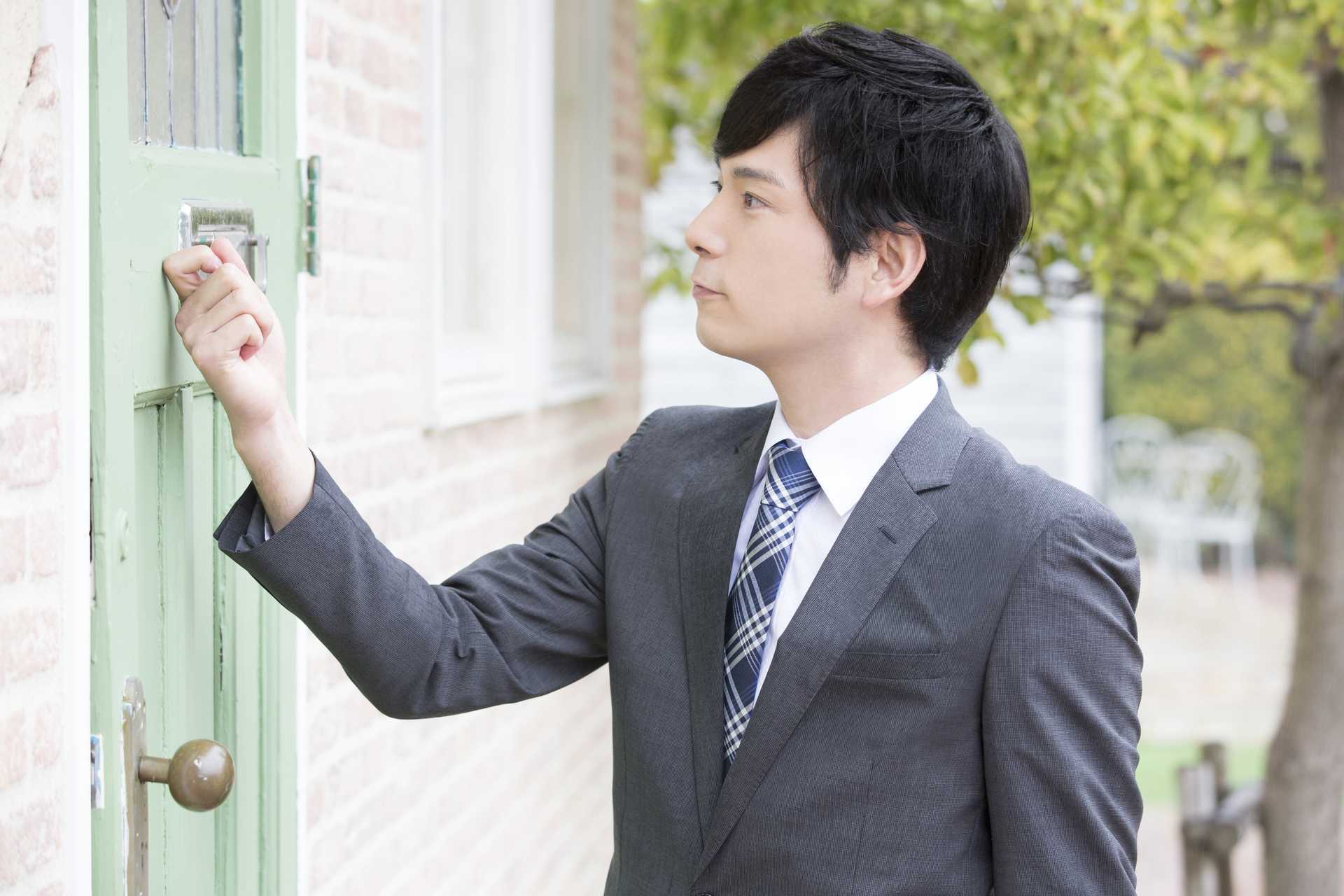 日本那些奇怪的“敲门人”,在家遇到千万不要开!_邻居_住户_陌生人