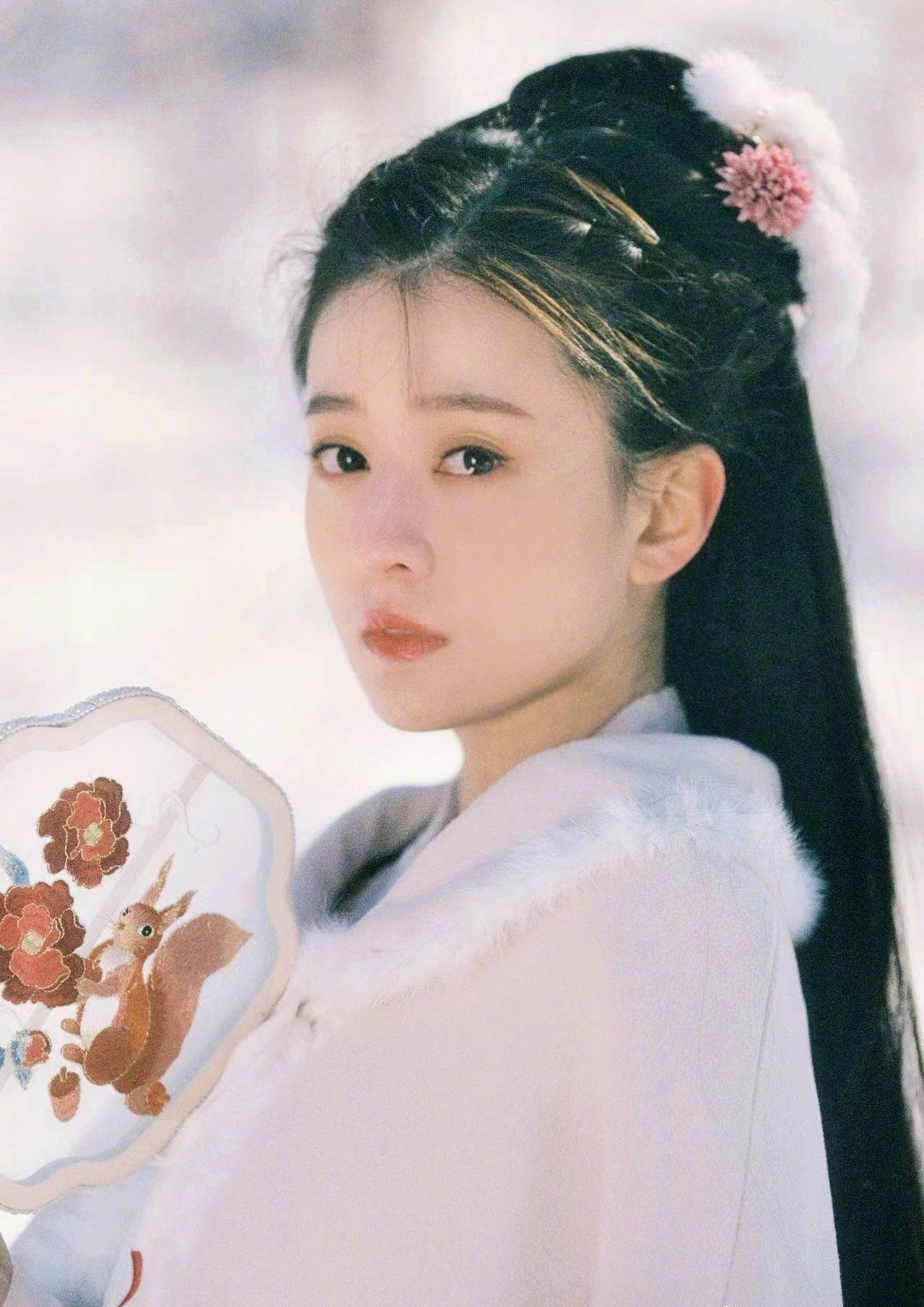 乔欣绝美古风照释出 这才是肤如凝脂我见犹怜！