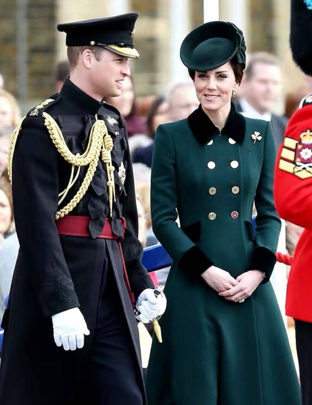 三叶草 又被凯特王妃惊艳了！穿绿色大衣裙配三叶草胸针，笑容真有感染力
