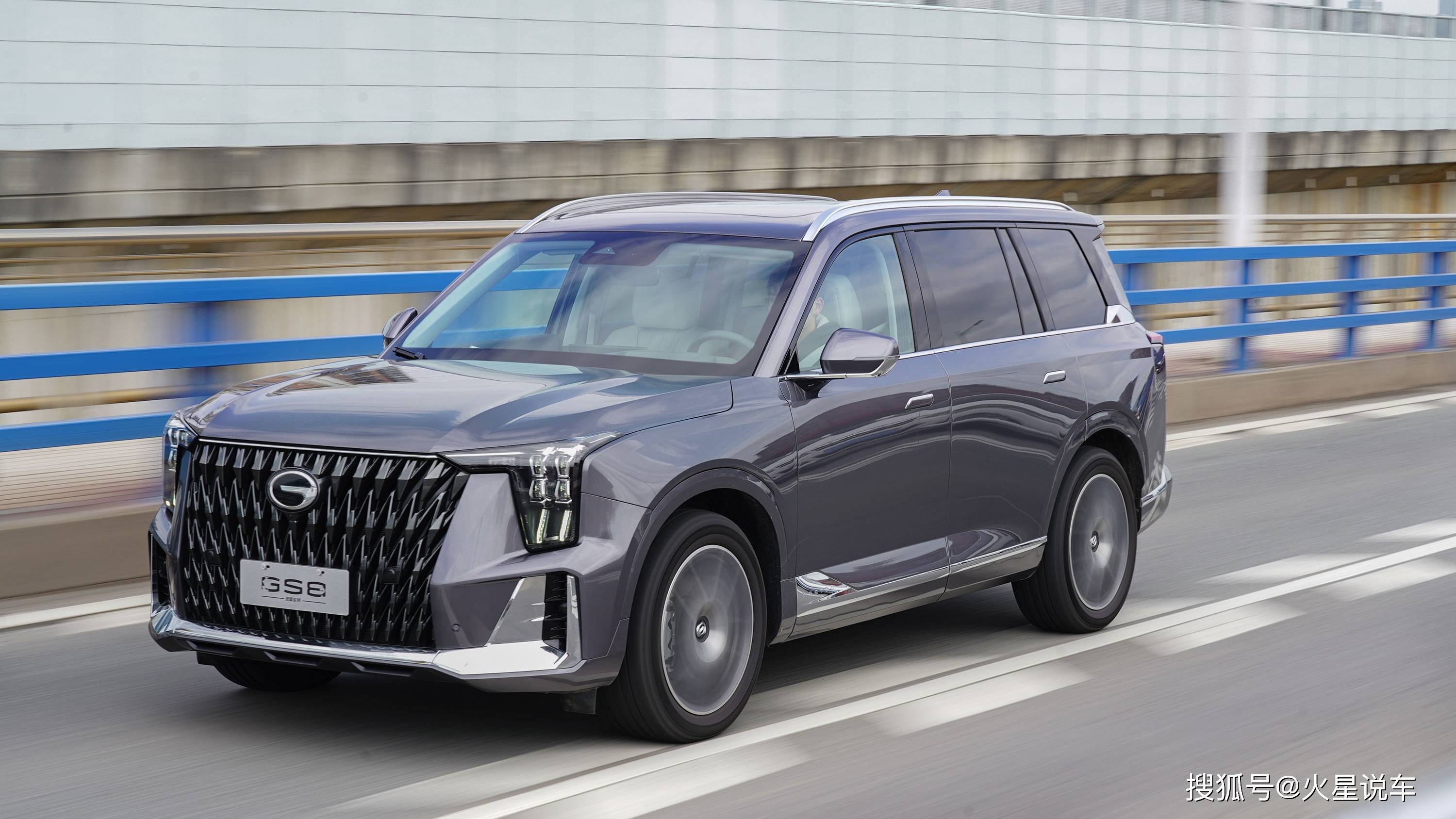 原创便宜十万比汉兰达好上亿点点试驾传祺gs8混动