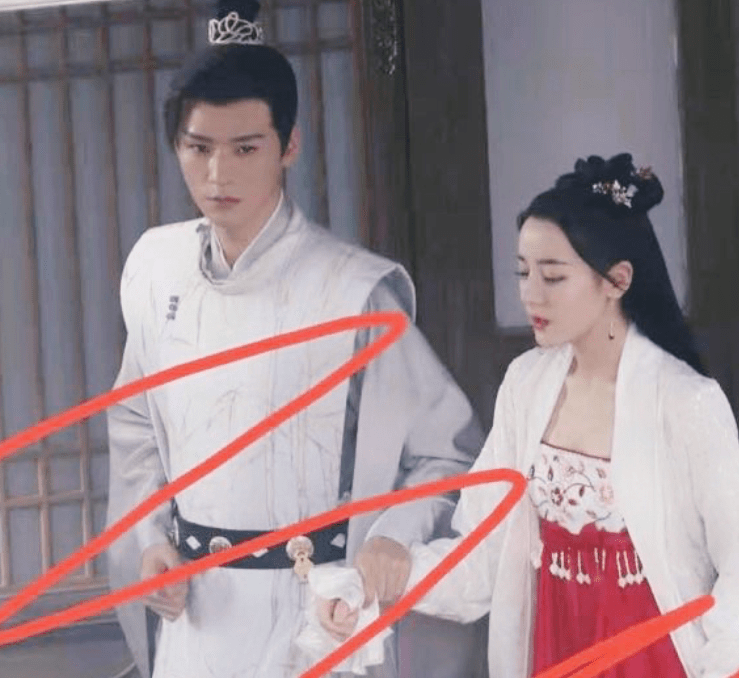 龚俊|韩烨任安乐片场牵手,哪知龚俊仪态成焦点,男星的自律性好强??