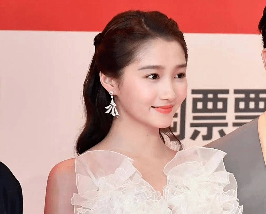 变化修图还是换妆?认不出这些熟脸女星,刘诗诗撞脸陈都灵,乔欣变样