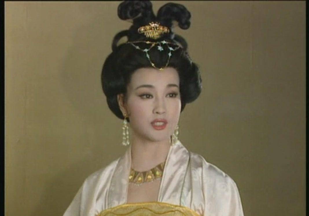 因为毛戈平化妆有多NB?不是刘晓庆44岁变少女,而是70奶奶变女驸马!