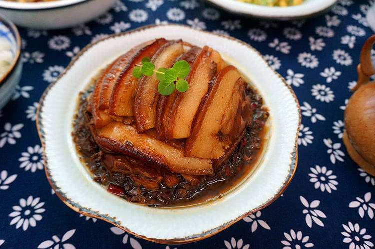 原创67浓油赤酱是典型的南方菜梅干菜扣肉简单做法美味可口