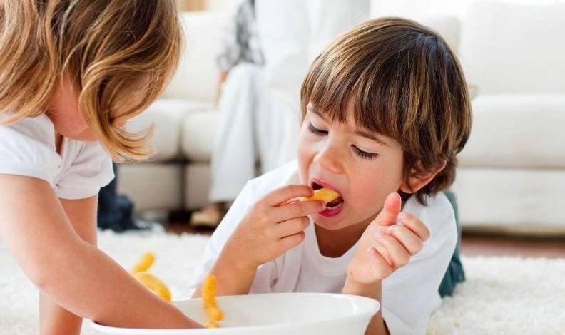 家长|孩子爱吃零食不吃饭怎么办？“让他吃！”