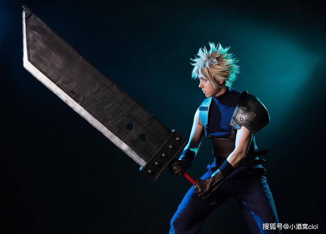 原创神还原最终幻想vii克劳德金发蓝眼大秀肌肉