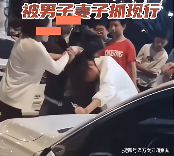 原创浙江衢州妻子当街抓住丈夫与小三约会直接对小三就是一顿暴打