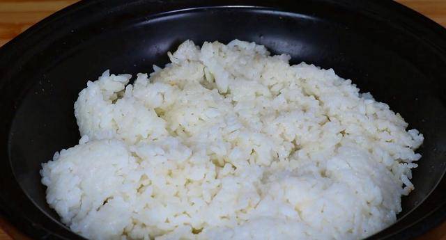 米饭隔夜还能吃吗老一辈舍不得扔怎么保存剩米饭很实用
