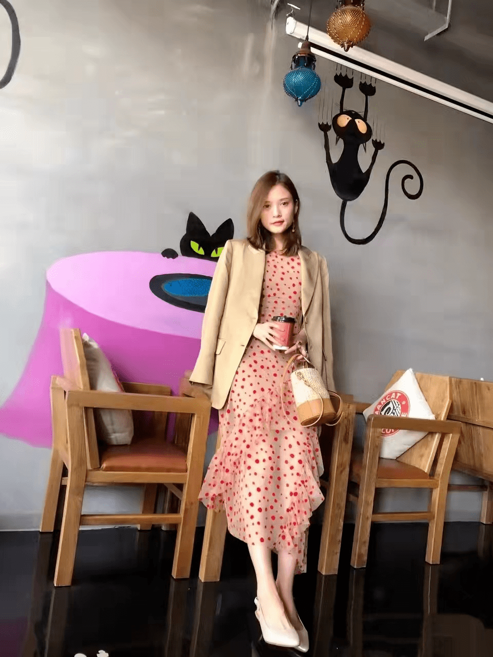 裙子 ?春天流行穿搭：裙子配西装，时髦又干练