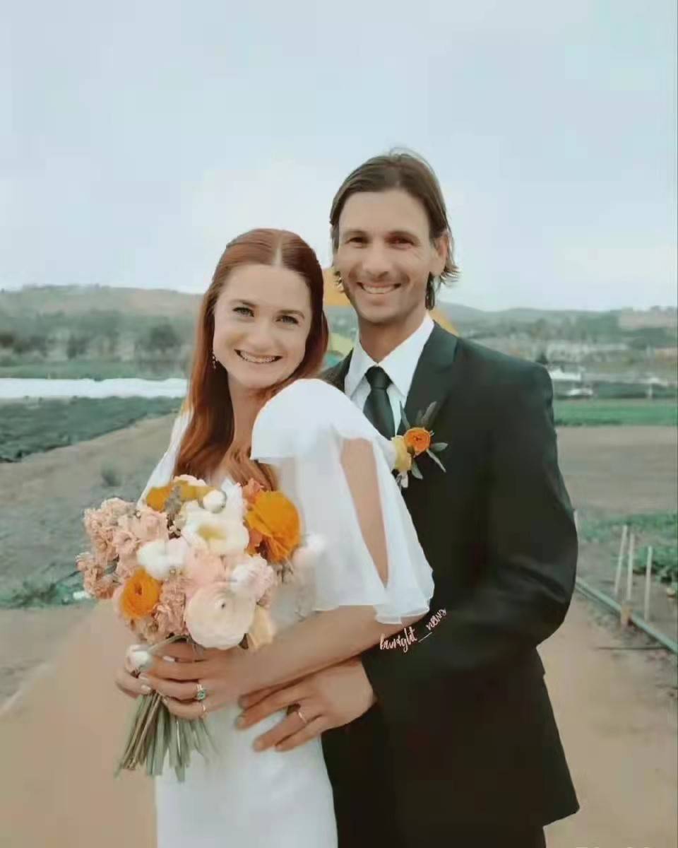 哈利波特的金妮结婚了，马尔福也来祝福她，网友：她比电影里好看_搜狐网, image size:960x1200