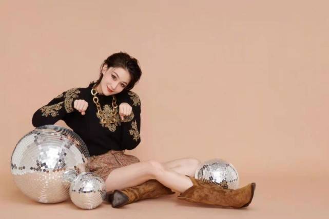 老公 军嫂张馨予真是嫁对人了！老公穿开衫明星脸超帅，高调约会超甜蜜