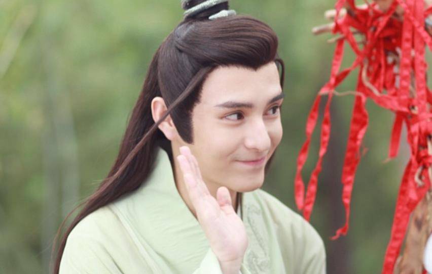 香蜜扑哧君颜值回春舍弃网红脸整容后帅到不敢认