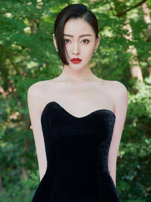 一身"炼乳开胃裙"太炸街了,简直圈粉无数_身材_升职_女明星