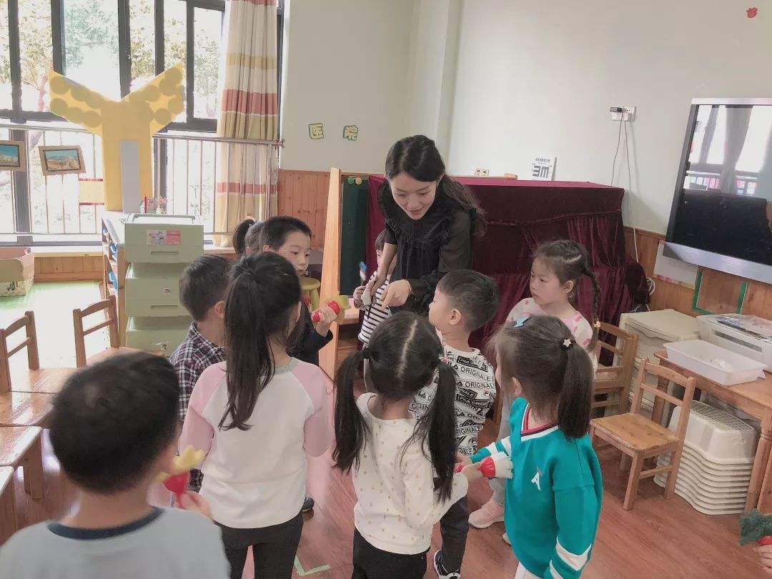 橡皮|浙江一美女幼师，把学生“橡皮”分享到闺蜜群讨论，被指不雅观